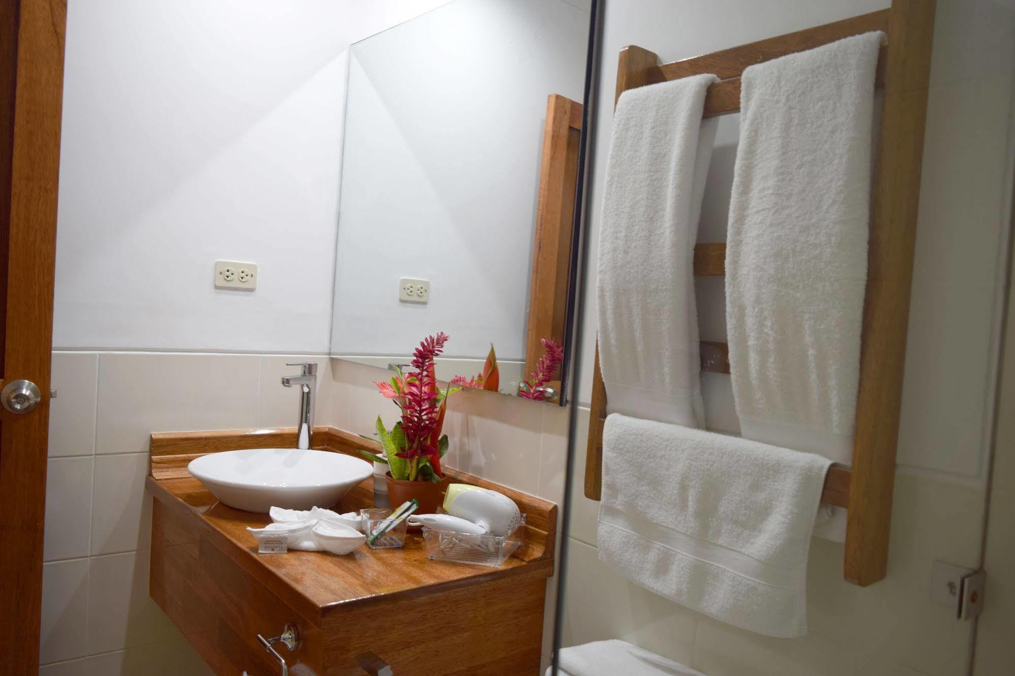 Hotel Jungle House Икитос Екстериор снимка
